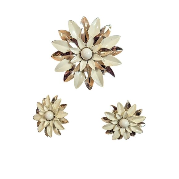 Vintage Sarah Coventry Gold Tone & White Enamel Daisy Pin Brooch &  Earring Set - Picture 2 of 7
